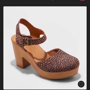 Target Universal Thread Marcia Heels